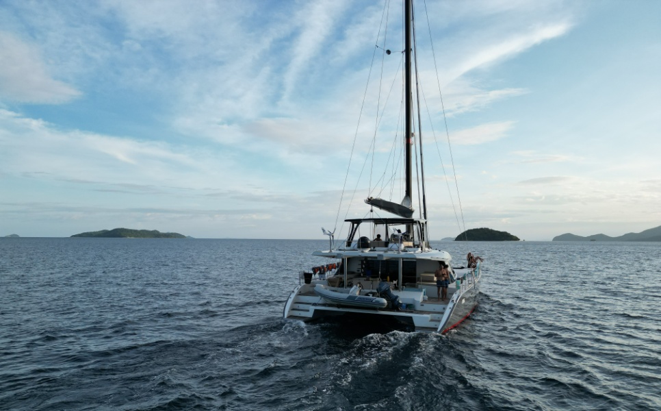 Southern lights Catamaran for rent Palawan (4)