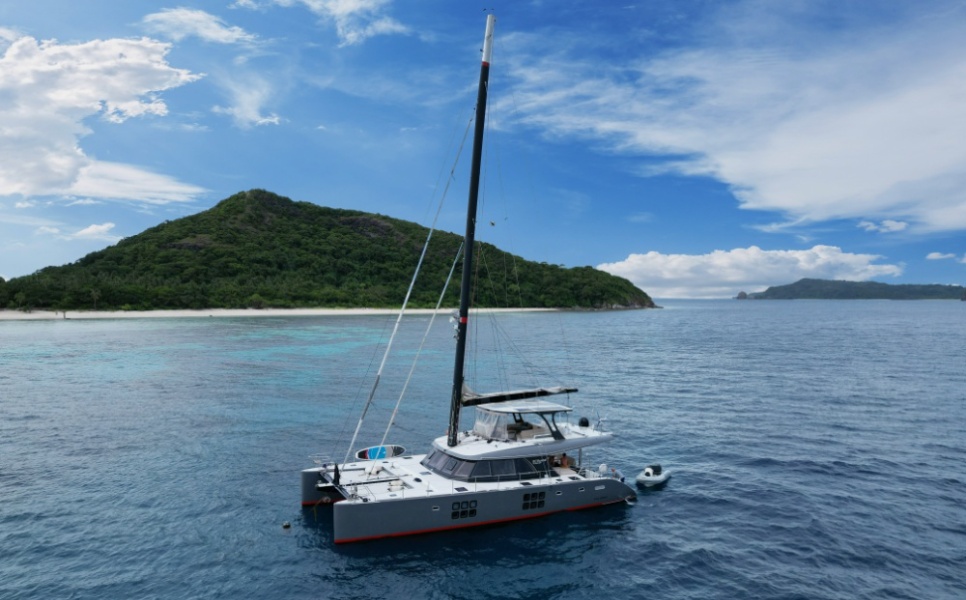 Southern lights Catamaran for rent Palawan (5)
